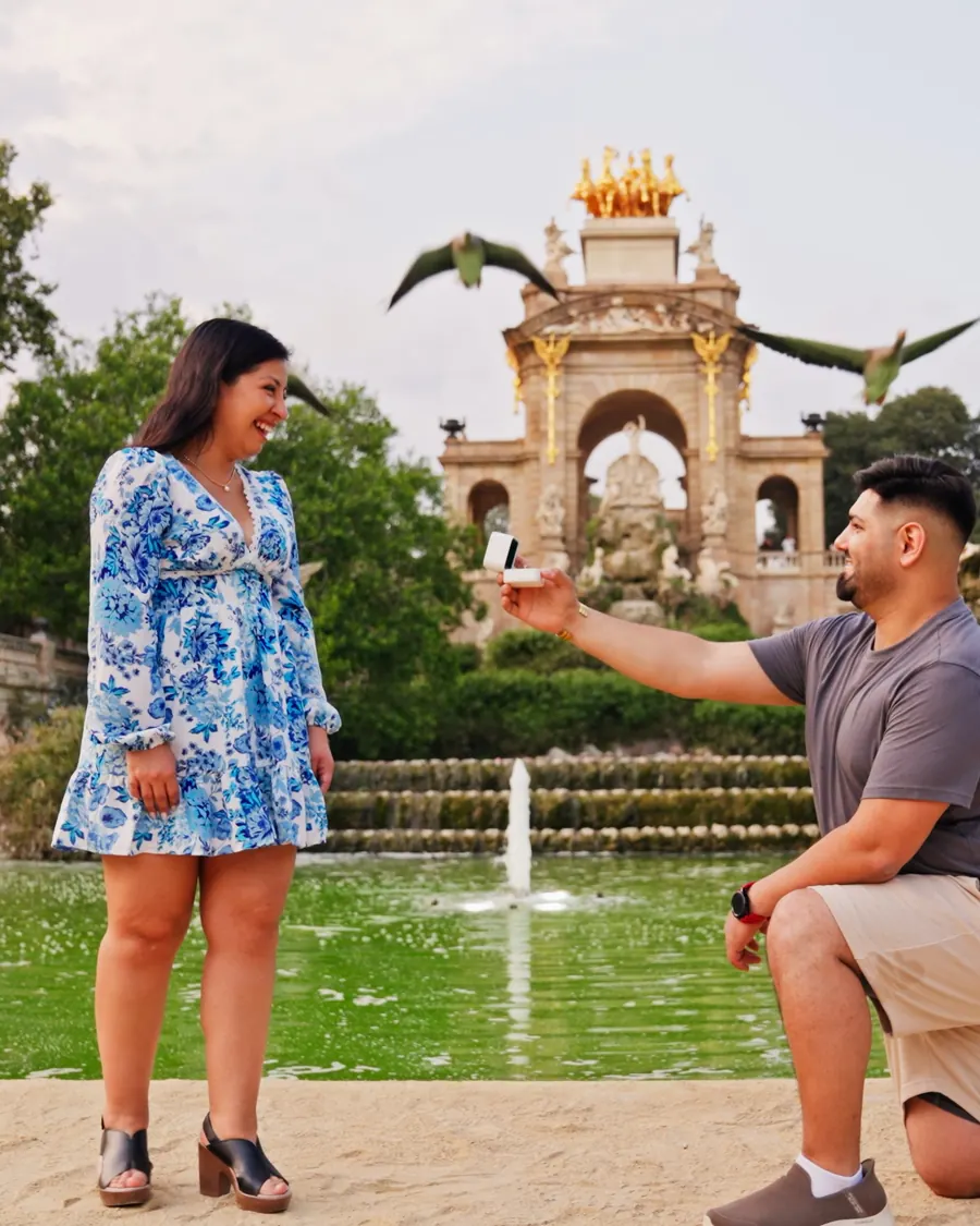 A proposal at the Cascada fountain, Parc de la Ciutadella