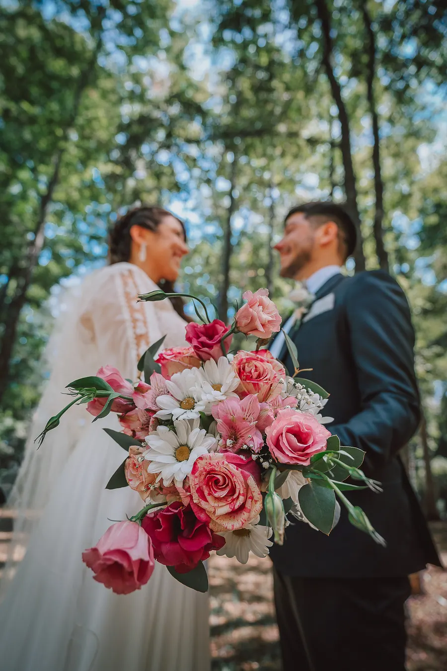 The couple with a bouquet of pink flowers